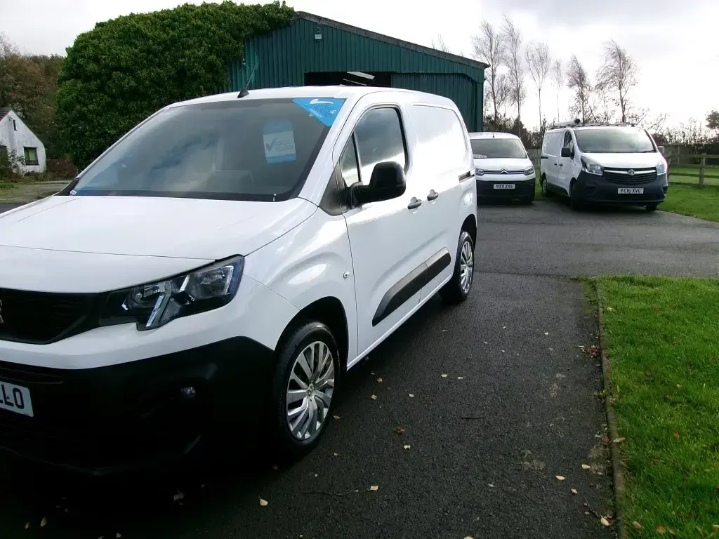 Second-hand Peugeot Partner 2020 Alb Monovolum