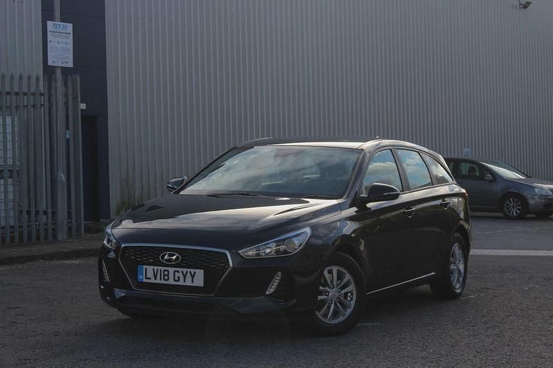 Used Hyundai i30 120 HP (88 kW) 2018 Black Estate