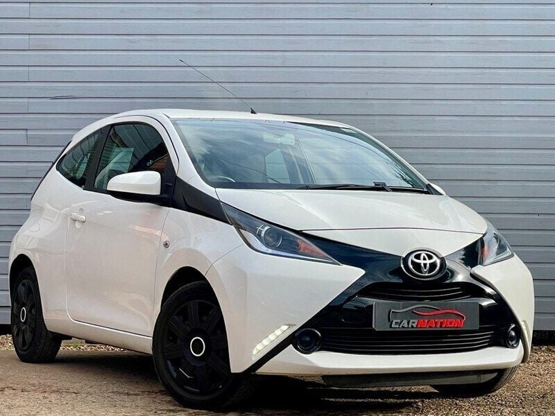 White Used 2015 Toyota Aygo X-play Hatchback | £3,995 (Fair price) - Image 1/4