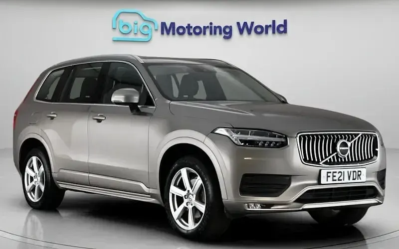 Used Volvo XC90 Momentum 235 HP (172 kW) 2021 SUV