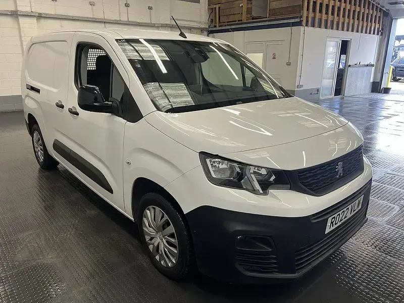 Used Peugeot Partner Premium 131 HP (96 kW) 2022 White MPV