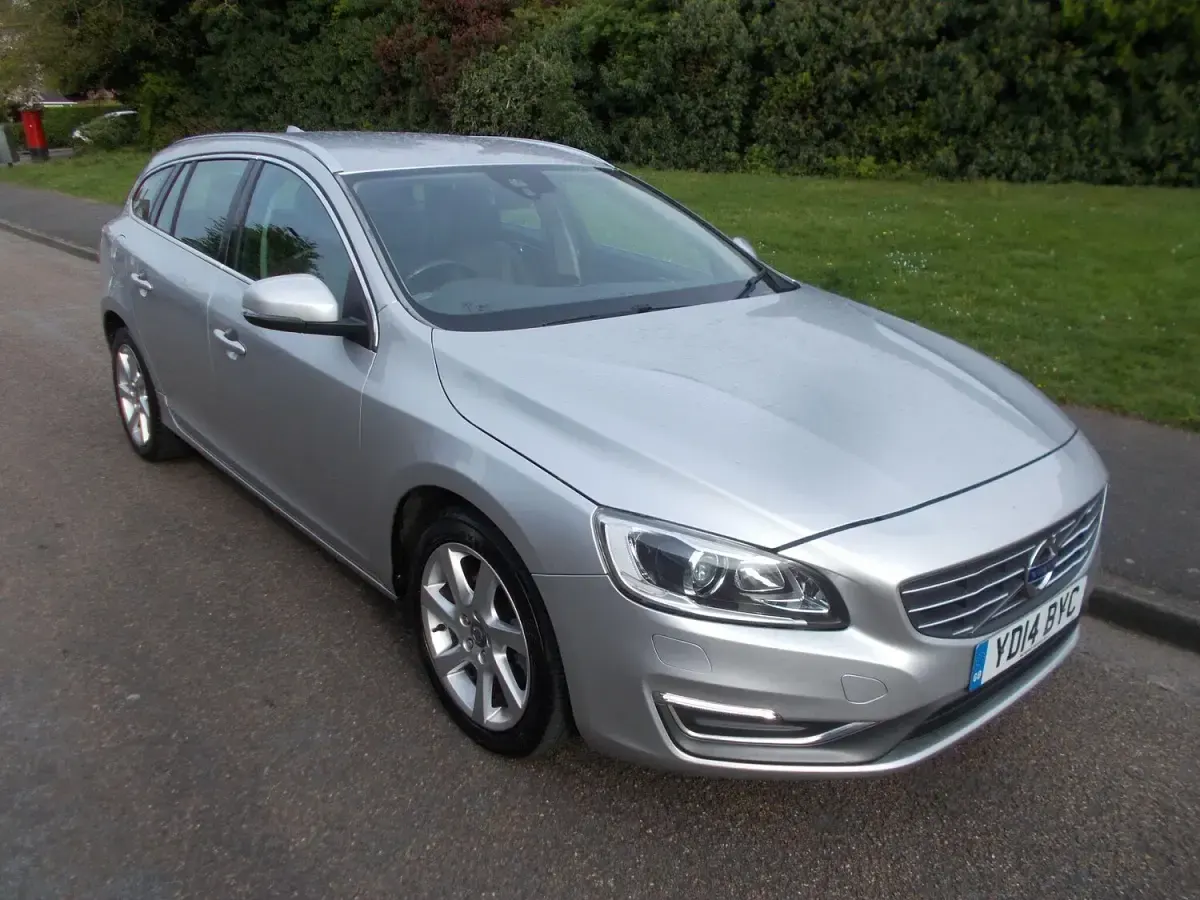 Used Volvo V60 SE Lux 115 HP (84 kW) 2014 Silver Estate