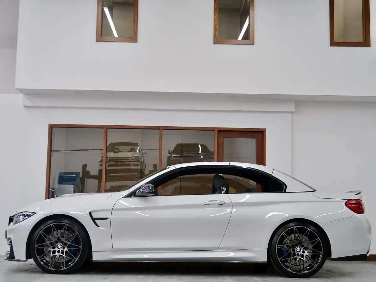 Używany BMW M4 Cabriolet Competition Edition 450 KM (330 kW) 2018 Biały Kabriolet