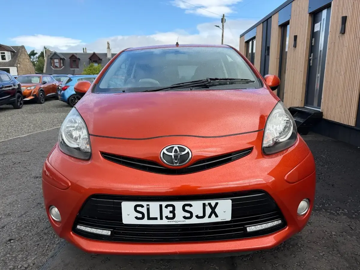 Used Toyota Aygo 68 HP (50 kW) 2013 Orange Hatchback