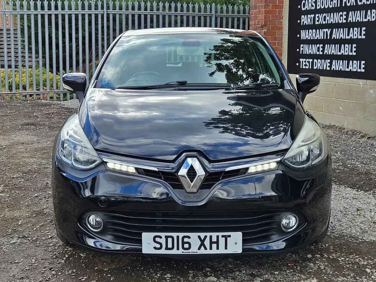 Used Renault Clio Dynamique 88 HP (64 kW) 2016 Black Hatchback