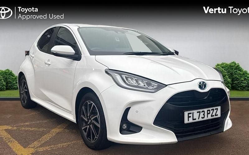 Used 2025 Toyota Yaris Hybrid Design Hatchback | £18,257 (Good price) - Image 1/4