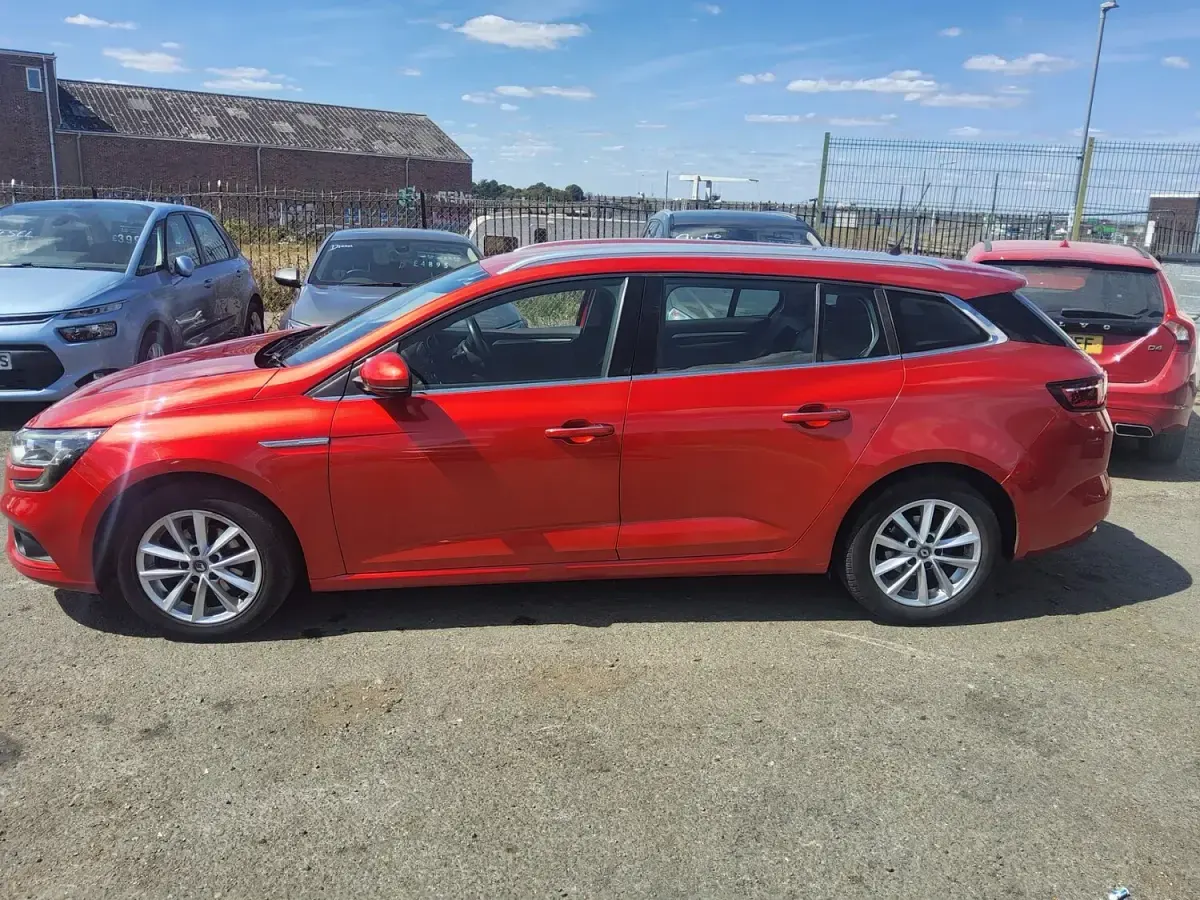 Used Renault Mégane GrandTour Dynamique 2017 Red Estate
