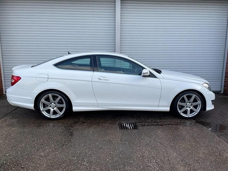 Used Mercedes C220 AMG 170 HP (125 kW) 2014 White Coupe