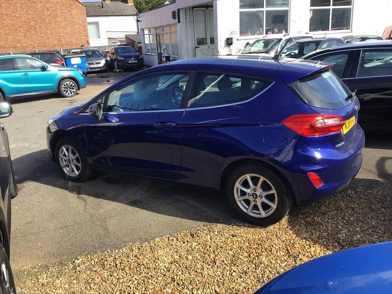 Used Ford Fiesta Zetec 70 HP (51 kW) 2018 Blue Hatchback