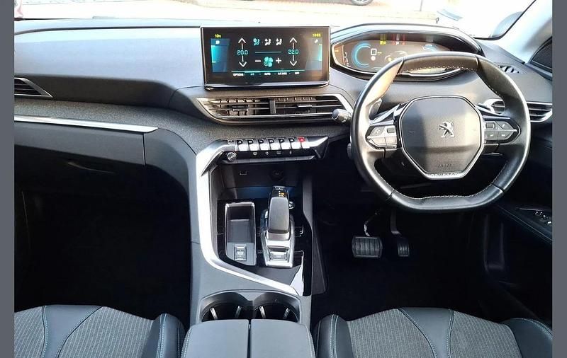 Used Peugeot 3008 Allure Premium 222 HP (163 kW) 2021 Grey SUV