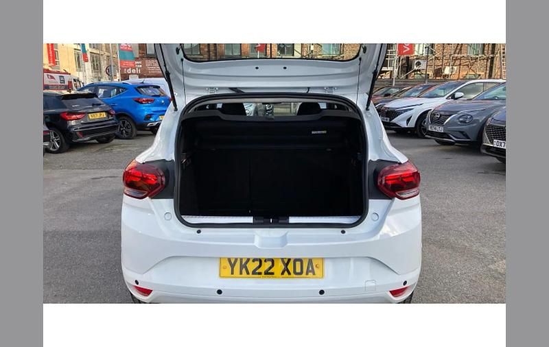 Used Dacia Sandero Comfort 91 HP (66 kW) 2022 White Hatchback