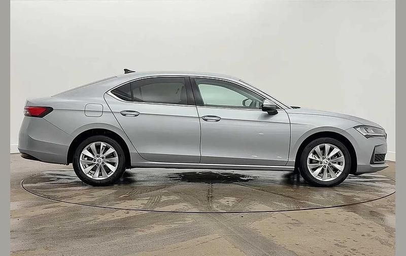 Used Skoda Superb SE Technology 147 HP (108 kW) 2025 Pebble silver metallic Hatchback