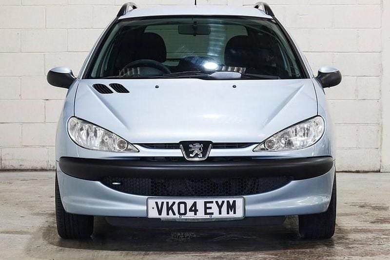Used Peugeot 206 S 90 HP (66 kW) 2004 Silver Estate