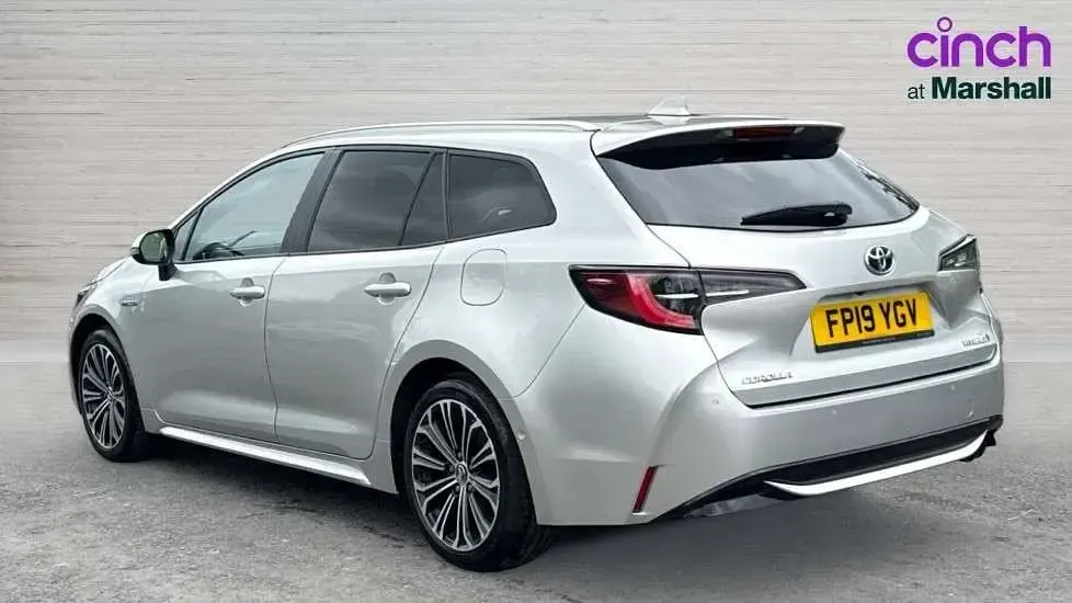 Used Toyota Corolla Design 184 HP (135 kW) 2019 Silver Estate