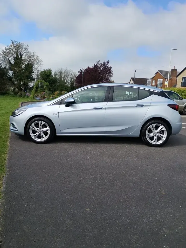 Used Vauxhall Astra SRi 150 HP (110 kW) 2018 Silver Hatchback