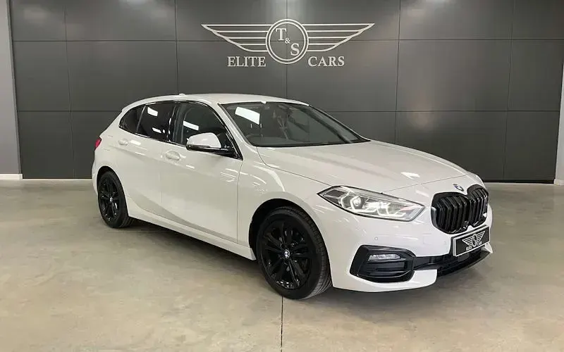 Używany BMW 118 Sport Line 136 KM (100 kW) 2021 Hatchback