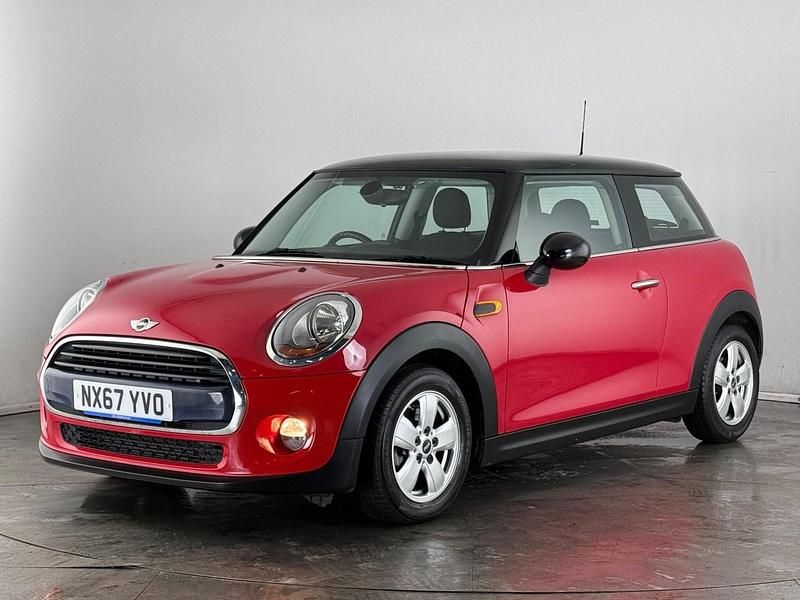 Used Mini Cooper Hatch 136 HP (100 kW) 2017 Red Hatchback