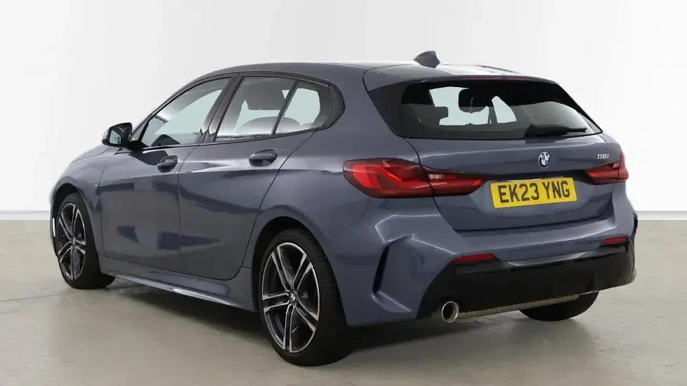 Usado BMW 118 M Sport 134 HP (98 kW) 2023 Cinzento Citadino