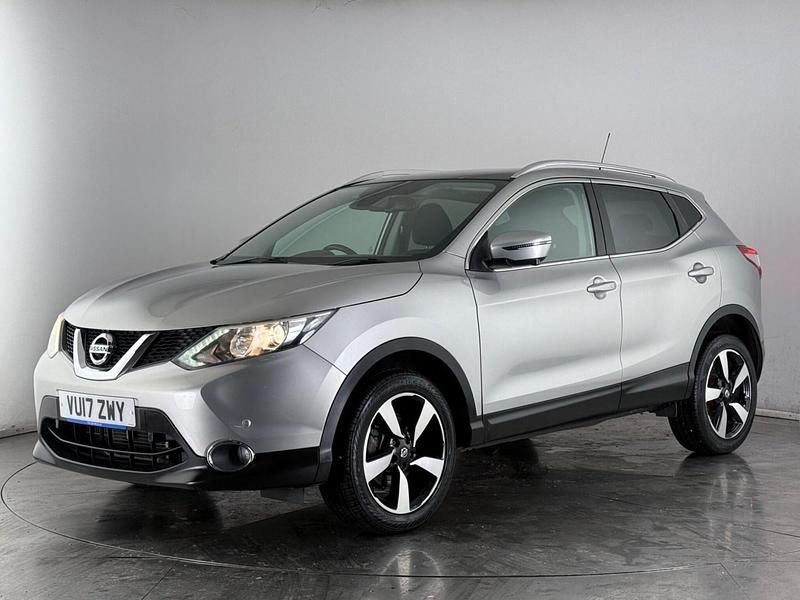 Used Nissan Qashqai N-Connecta 131 HP (96 kW) 2016 Silver SUV