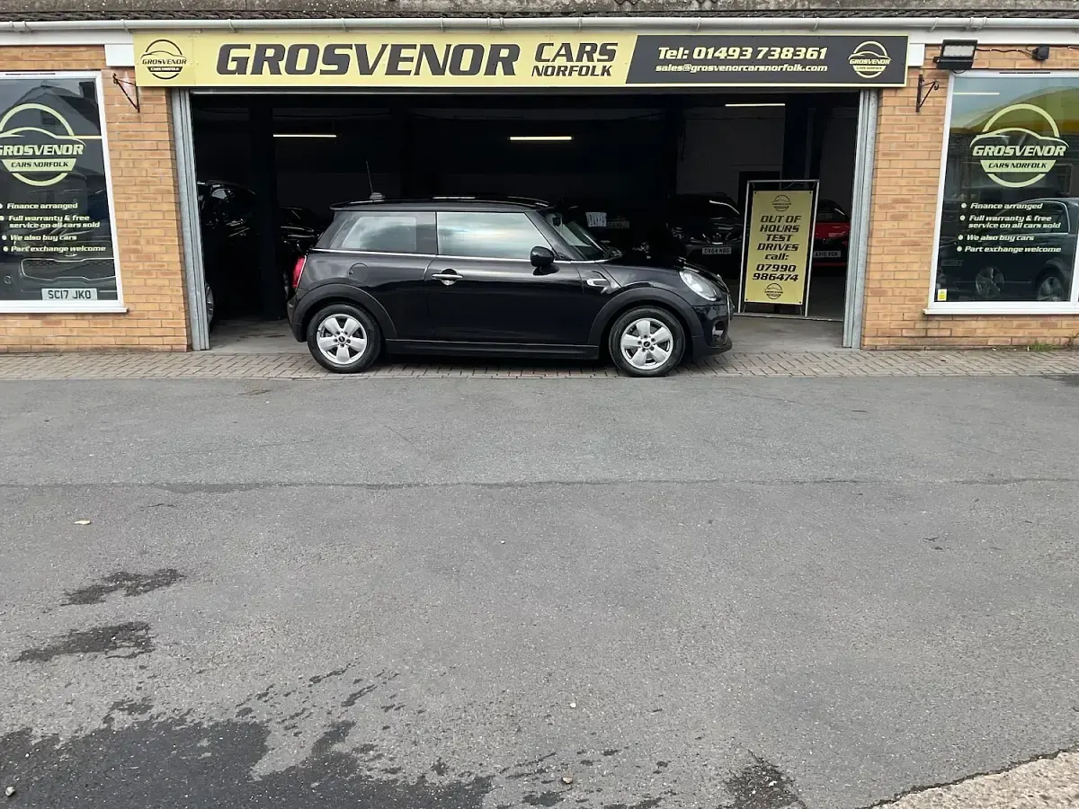 Used Mini ONE Hatch 102 HP (75 kW) 2017 Black Hatchback