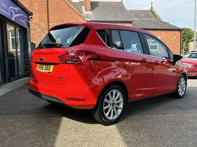 Used Ford B-MAX Titanium 2016 Red MPV