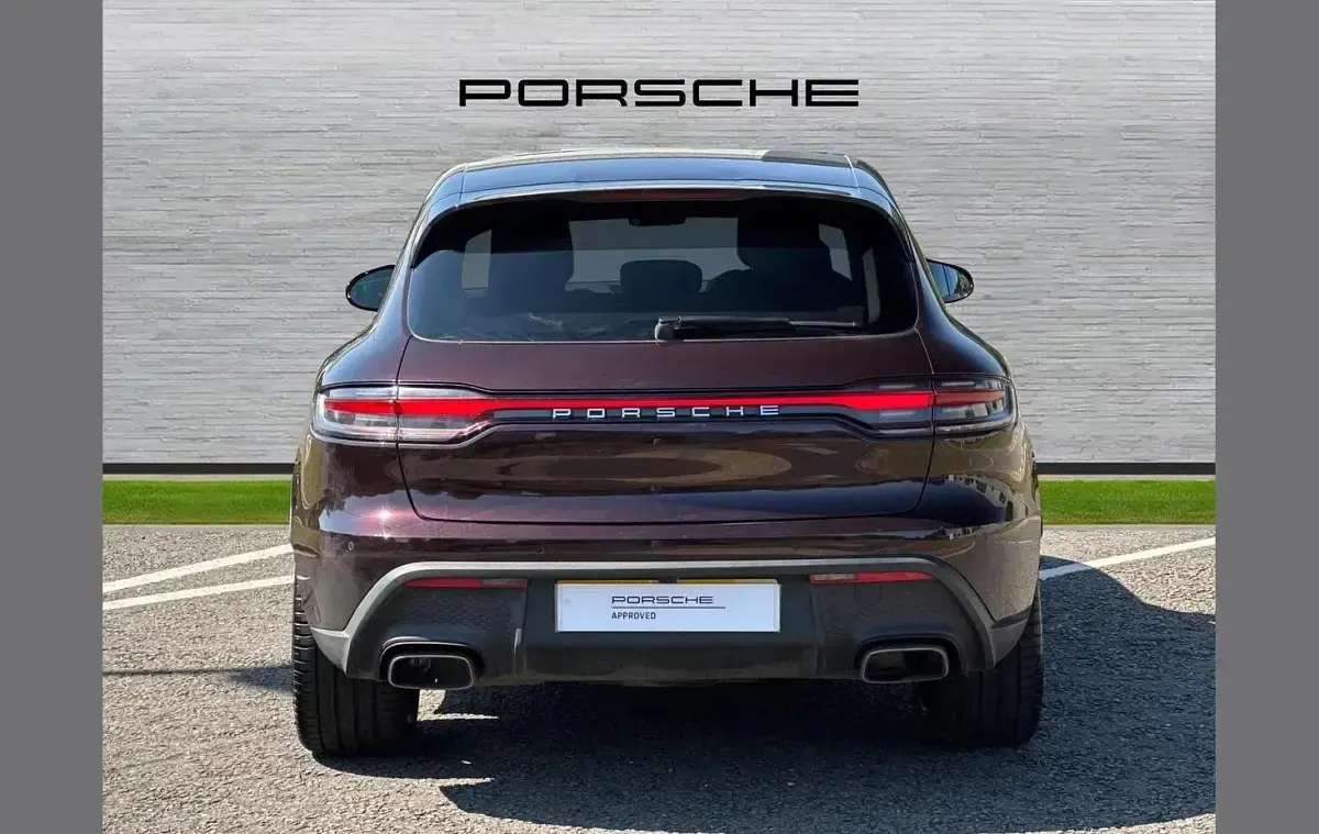 Used Porsche Macan 261 HP (191 kW) 2022 Carmine red SUV