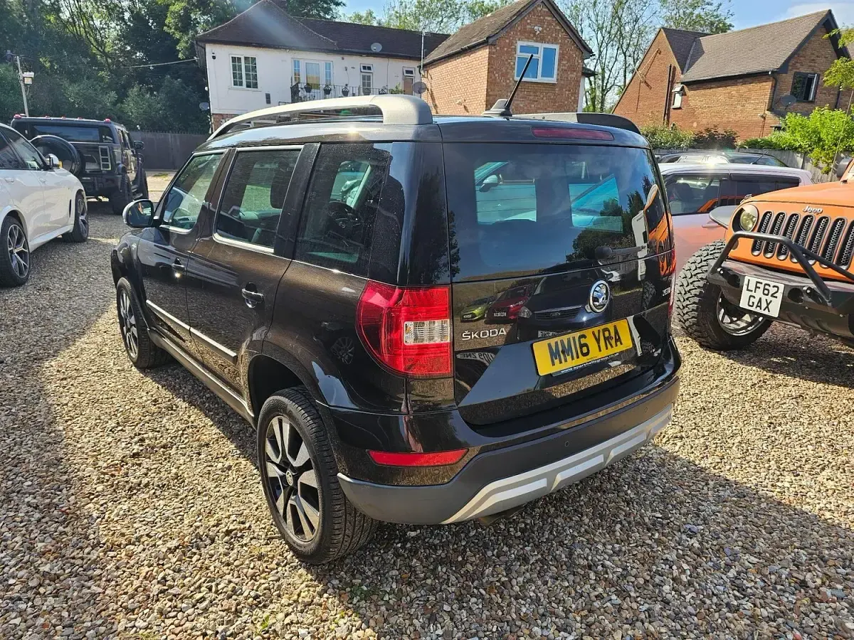 Used Skoda Yeti LAURIN & KLEMENT 150 HP (110 kW) 2016 Brown SUV