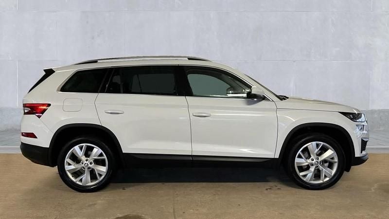 Used Skoda Kodiaq SE L Executive 150 HP (110 kW) 2024 Moon white metallic SUV