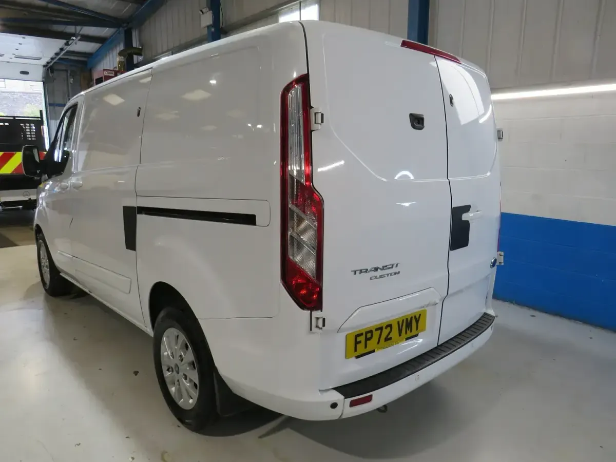 Used Ford Transit Custom Limited 130 HP (95 kW) 2023 White Van