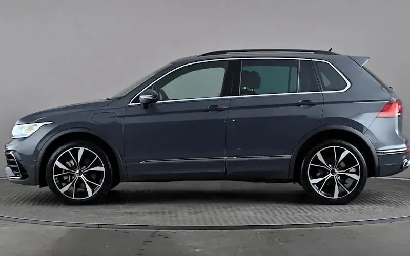 Used VW Tiguan R-line 245 HP (180 kW) 2023 Grey SUV