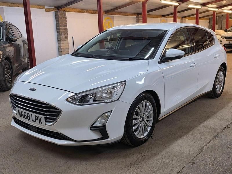 Used Ford Focus Titanium 120 HP (88 kW) 2018 White Hatchback