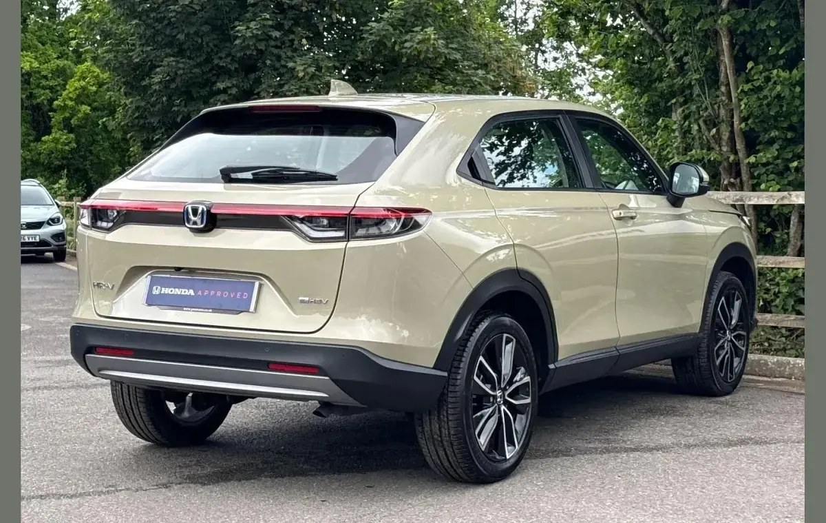 Used Honda HR-V Elegance 131 HP (96 kW) 2023 Sand khaki SUV