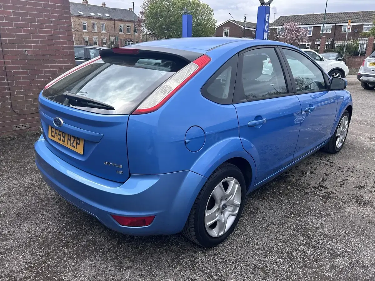 Used Ford Focus Style 125 HP (91 kW) 2010 Blue Hatchback