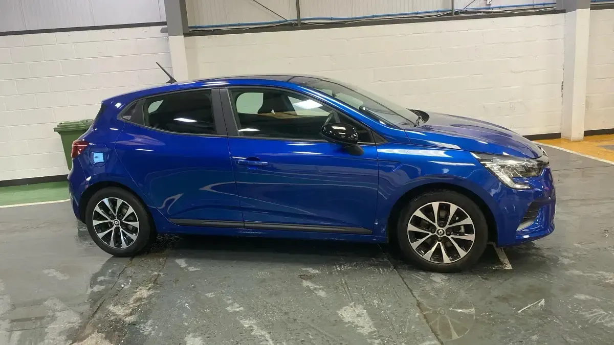 Gebraucht Renault Clio V Evolution 145 PS (106 kW) 2023 Blau Kleinwagen