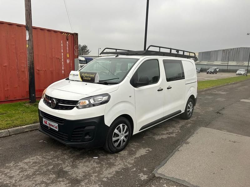 Used Vauxhall Vivaro Edition 120 HP (88 kW) 2020 White MPV