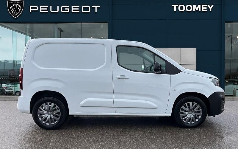 Used Peugeot E-Partner Premium 100 kW (136 HP) 2023 White MPV