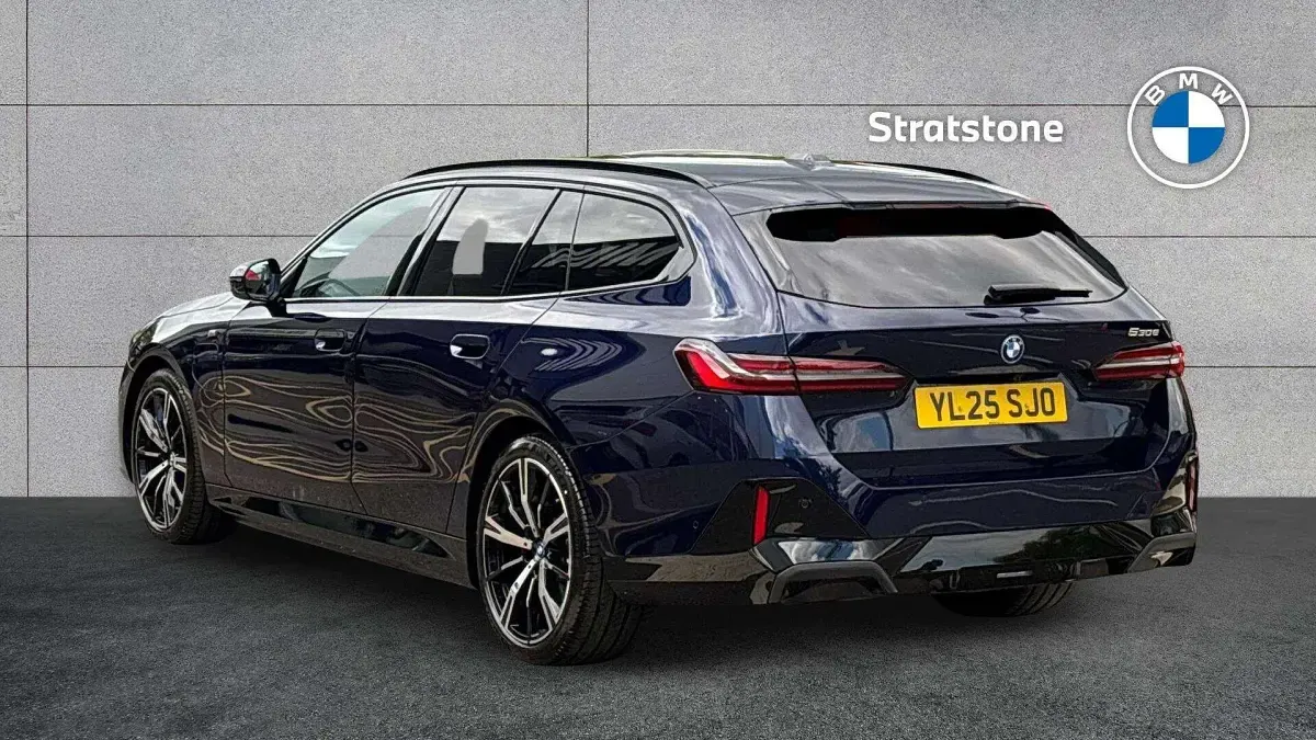 Used BMW 530e M Sport 295 HP (216 kW) 2025 Blue Estate