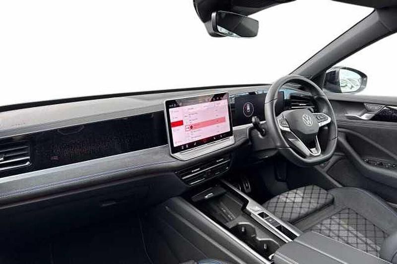 Begagnad VW Passat R-line 204 HK (150 kW) 2024 Blå Kombi