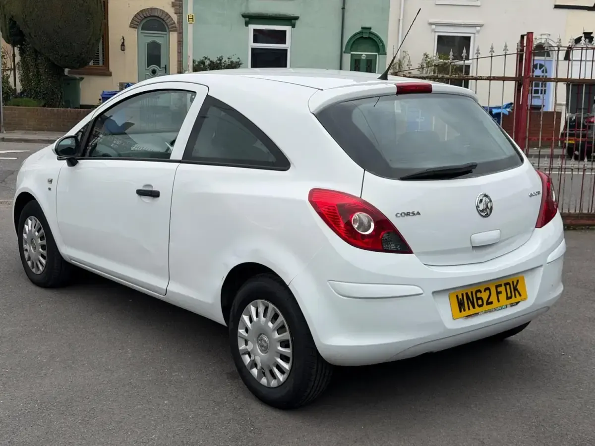 Second-hand Vauxhall Corsa S 2012 Alb Hatchback