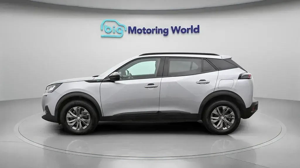 Second-hand Peugeot e-2008 Active+ 100 kW (136 CP) 2023 SUV