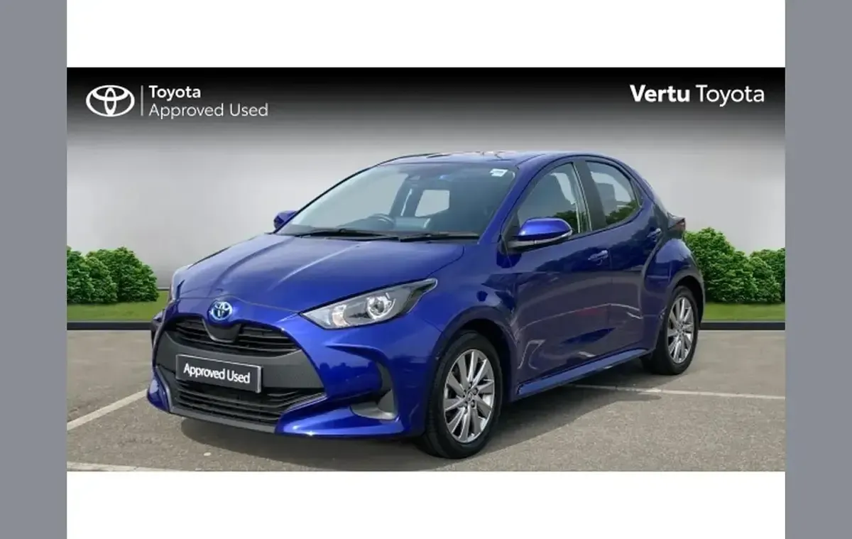 Used Toyota Yaris 116 HP (85 kW) 2023 Blue Hatchback