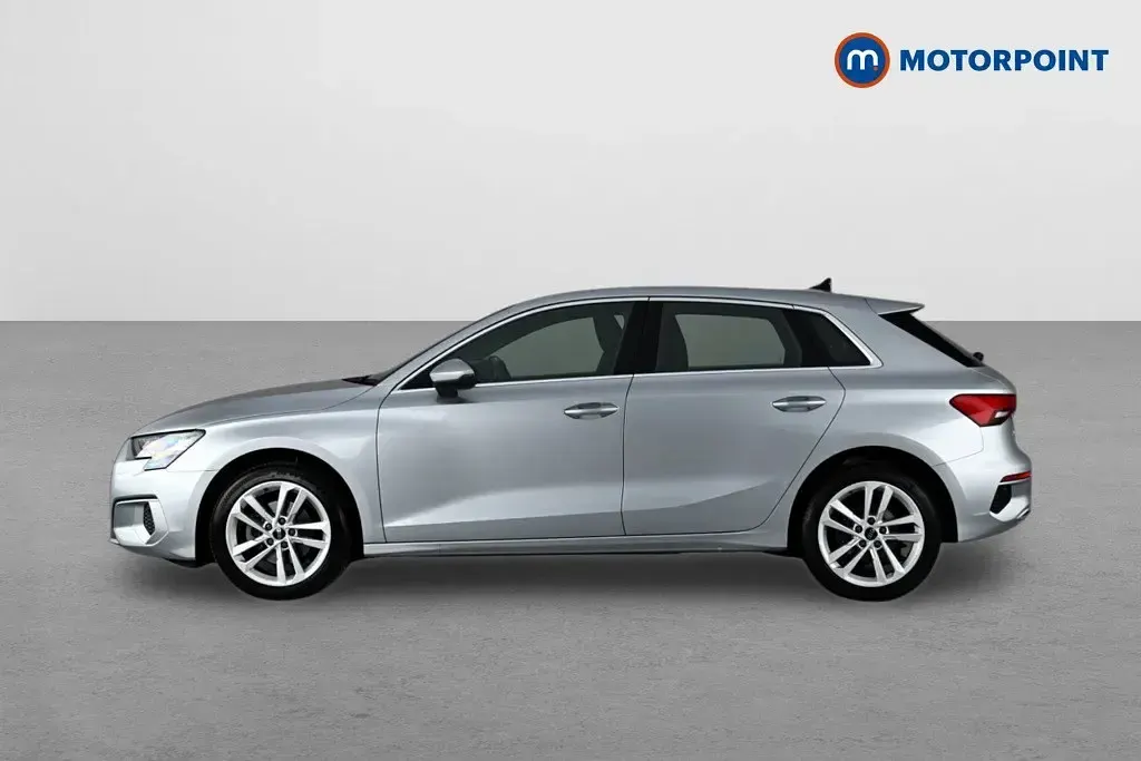 Begagnad Audi A3 Sport 2024 Silver Halvkombi
