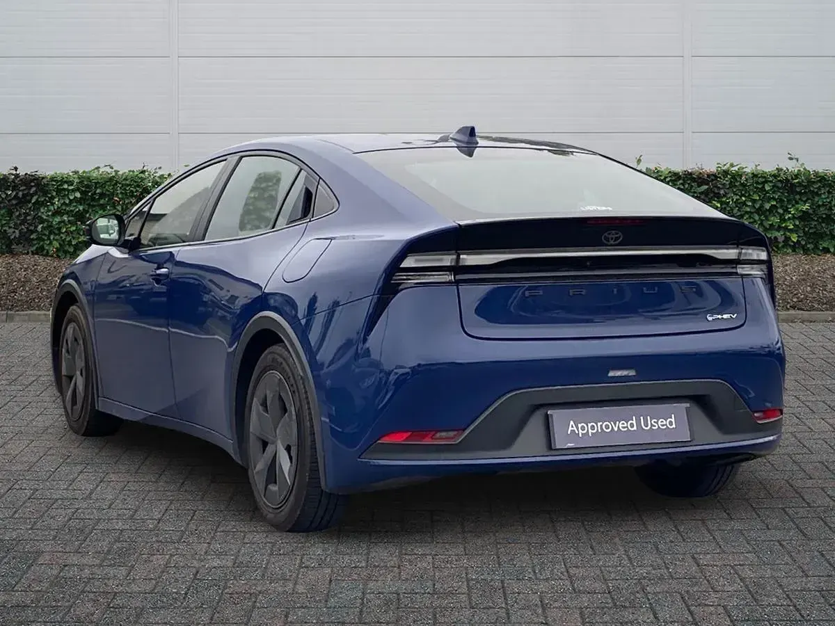 Used Toyota Prius Design 2025 Blue Hatchback