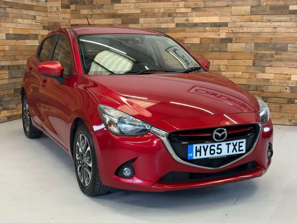 Begagnad Mazda 2 Inclusive 89 HK (65 kW) 2015 Röd Halvkombi