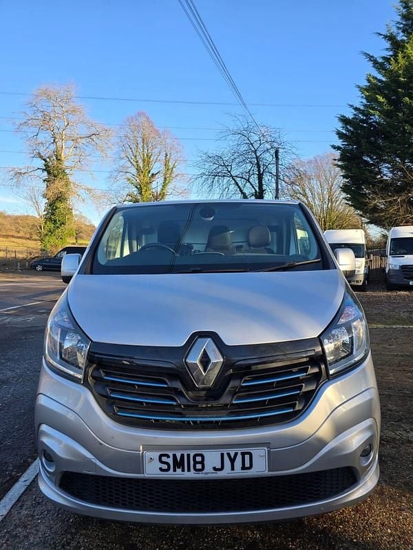 Used Renault Trafic 2018 Silver MPV