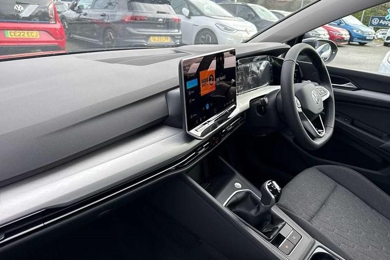 New VW Golf VIII Life 115 HP (84 kW) 2025 Black Hatchback