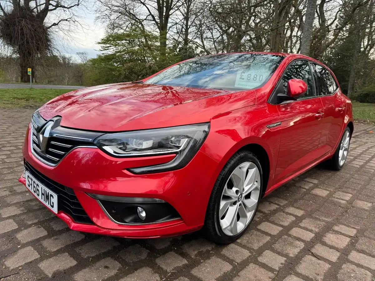 Used Renault Mégane Signature 2016 Red Hatchback