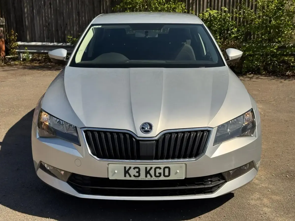 Gebraucht Skoda Superb 120 PS (88 kW) 2016 Silber Kleinwagen
