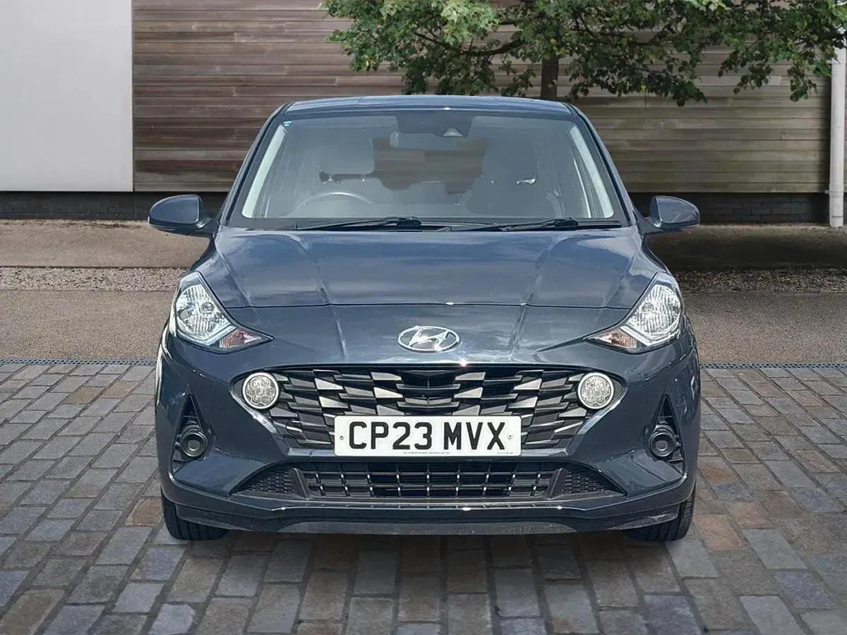 Used Hyundai i10 SE 67 HP (49 kW) 2023 Grey Hatchback