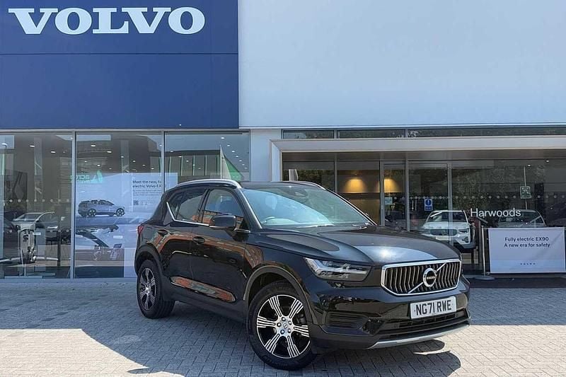 Black Used 2022 Volvo XC40 Inscription SUV | £27,890 (Fair price) - Image 1/4